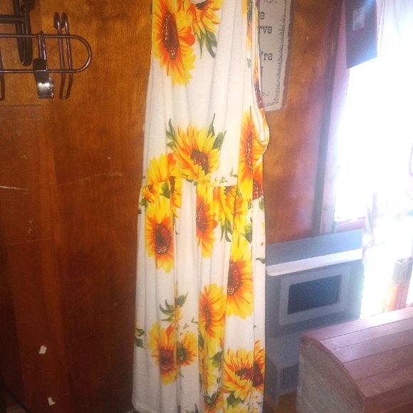 Dresses & Skirts - Sunflower summer dress